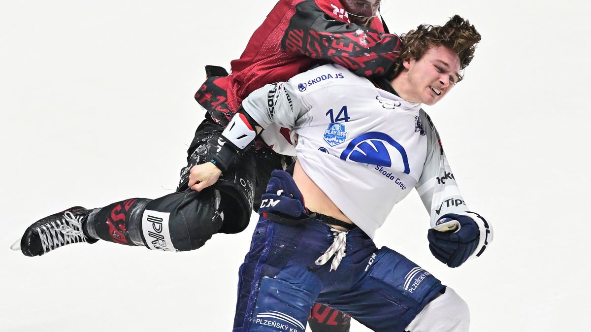 Bitky, provokace i hozené pivo na sparťany. Závěr rozhodnutého duelu se v Plzni zvrtnul